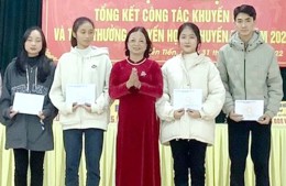 Bà Ngân làm khuyến học