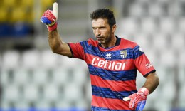 Thủ môn Buffon giải nghệ