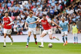 Keane ám chỉ Arsenal mua hớ Declan Rice