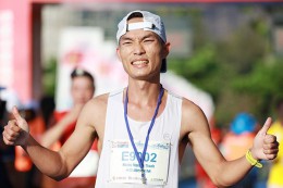 Nhiều vận động viên hàng đầu Việt Nam tranh đua trên đường chạy ven biển Vũng Tàu