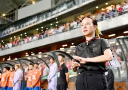 Madam Pang tranh cử Chủ tịch Liên đoàn bóng đá Thái Lan