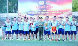Công an Gia Lộc vô địch Giải bóng đá chào mừng Ngày truyền thống lực lượng Công an nhân dân