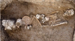 Loài người bắt đầu chôn cất người đã khuất từ bao giờ? Ngôi mộ cổ xưa nhất có từ khi nào?