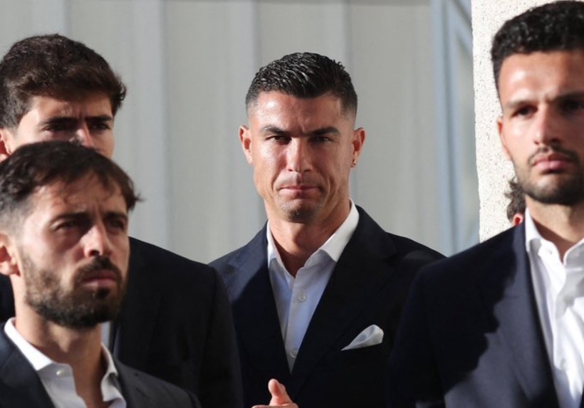 Ronaldo nén nước mắt