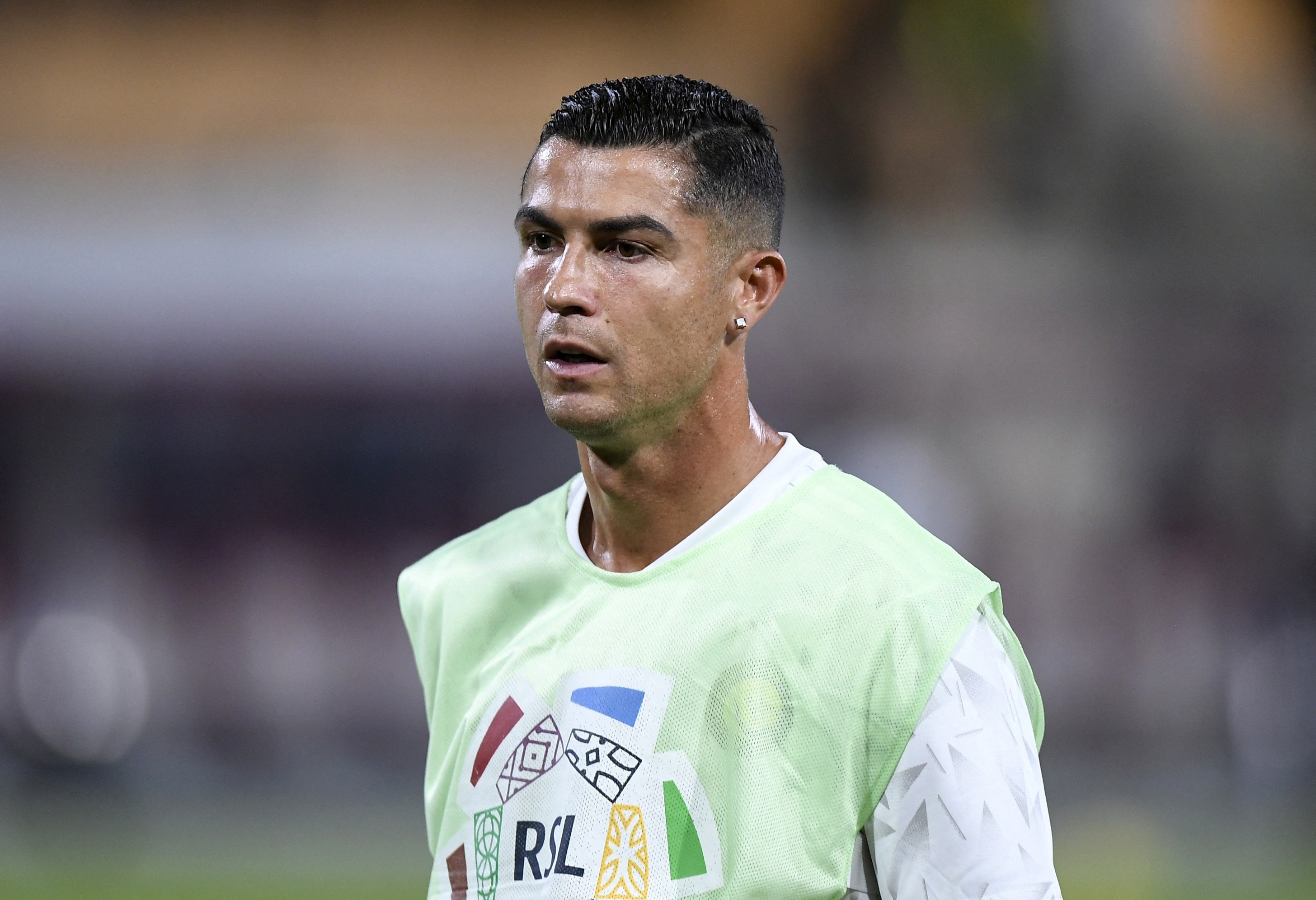 Ronaldo vỡ mộng đến Bayern, Dortmund