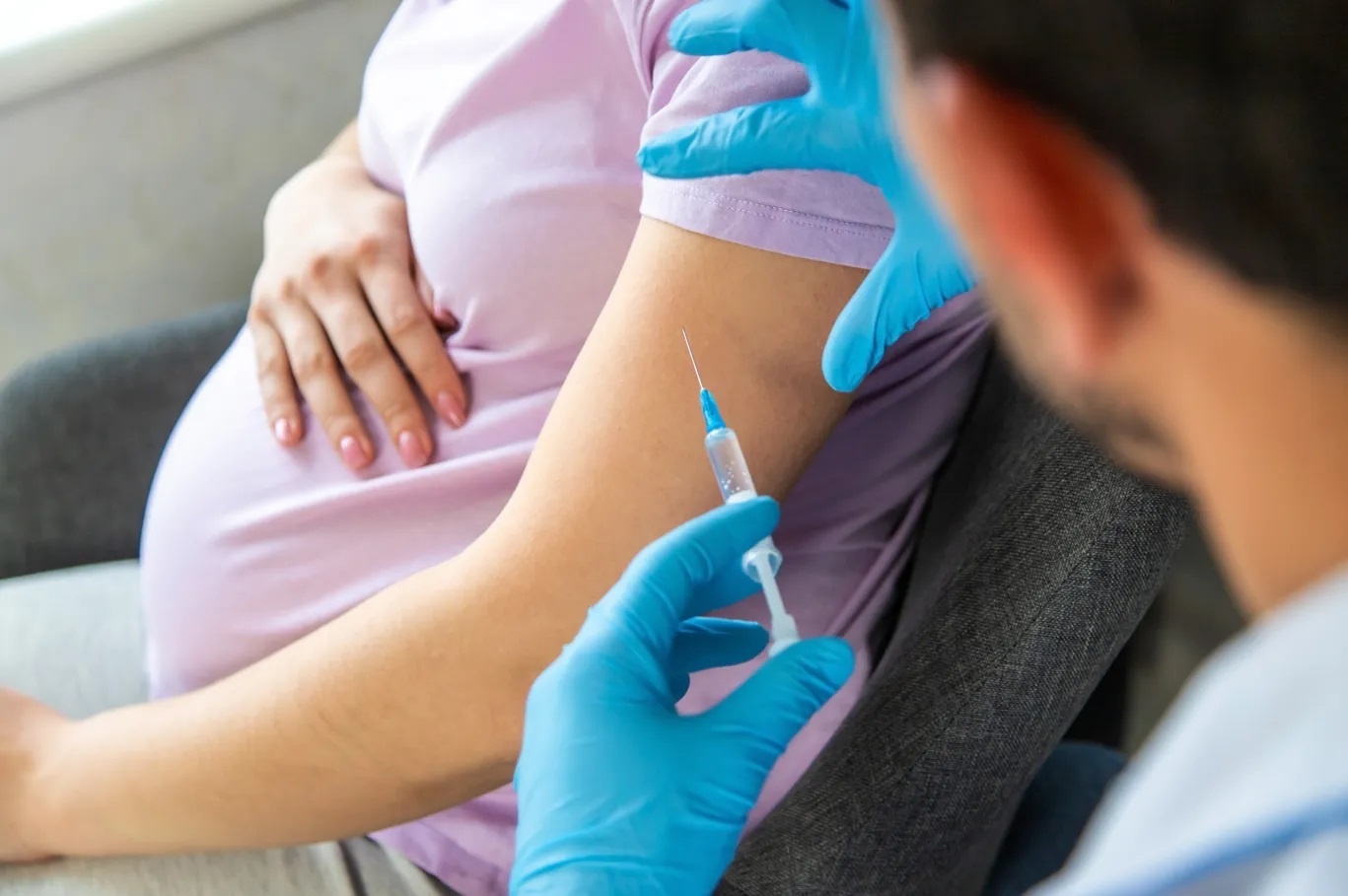 Tại sao phụ nữ mang thai nên tiêm vaccine cúm?