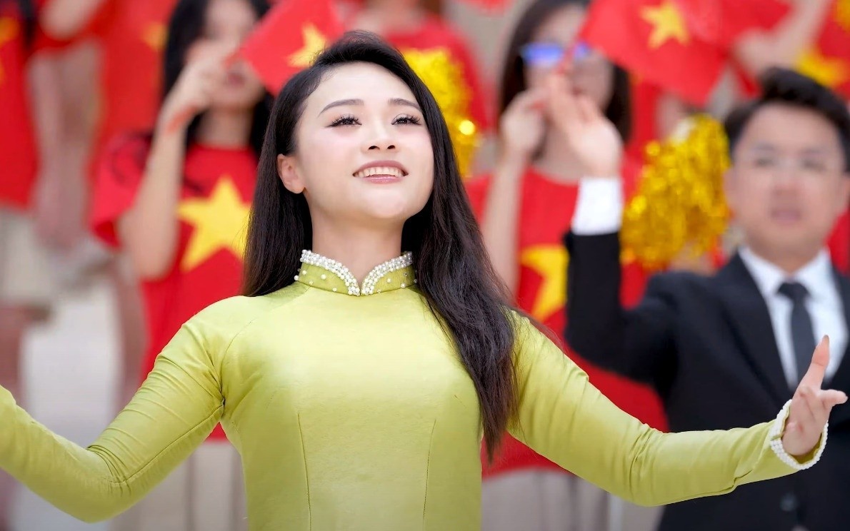 Hơn 30 ca sĩ tham gia MV 'Vinh quang, ơi Việt Nam'