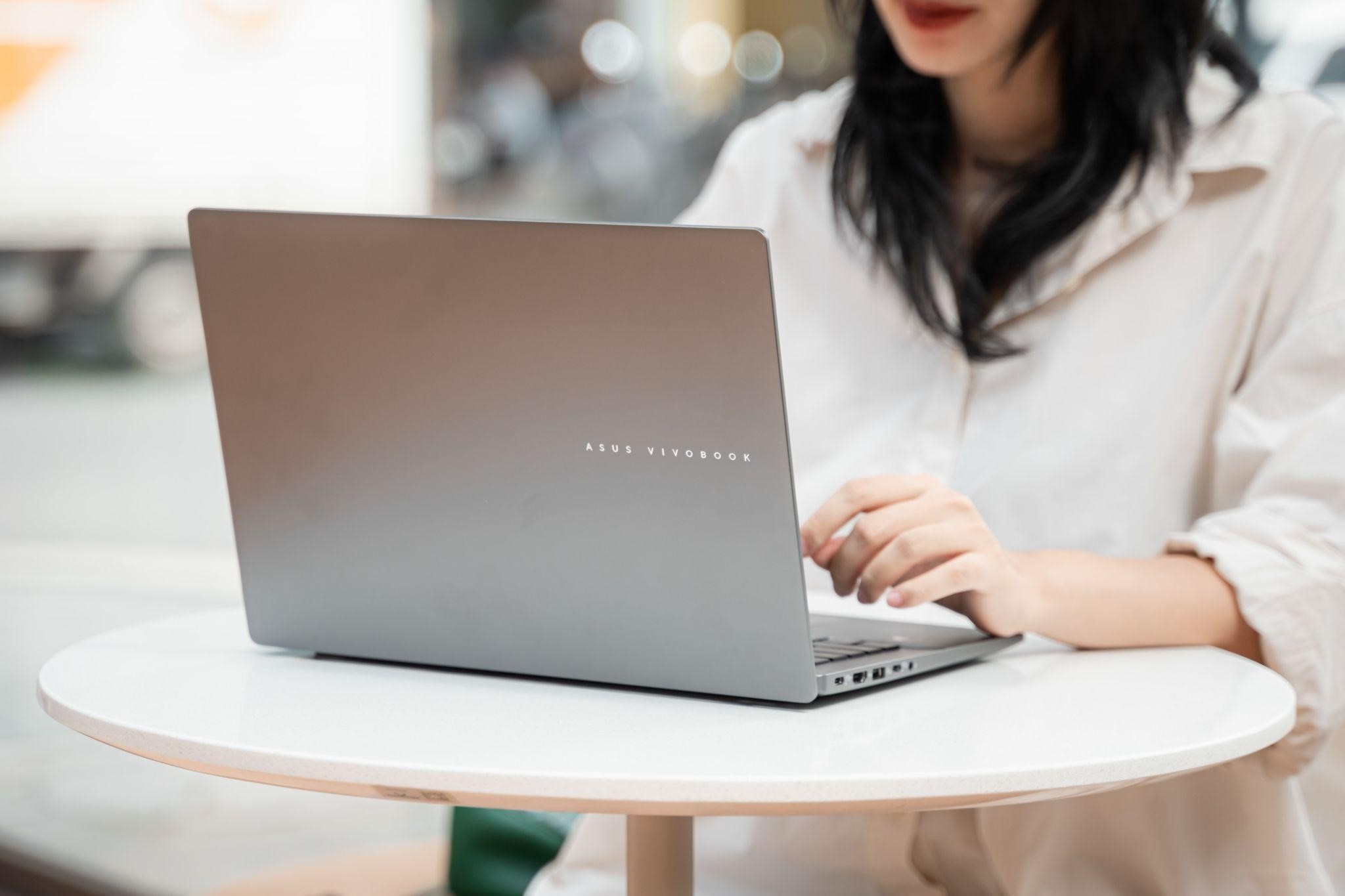 Mẫu laptop ‘chuẩn bài’ cho Gen Z, Gen Alpha: Mỏng nhẹ, pin lâu, có AI