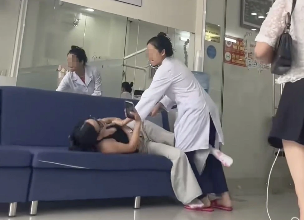 Bác sĩ nha khoa cầm gậy hành hung khách, Bộ Y tế chỉ đạo nóng
