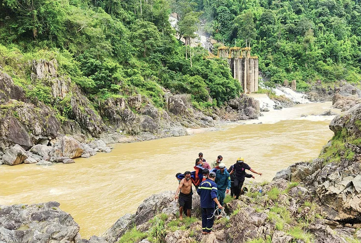 Đi câu cá, bị nước cuốn 3 ngày mới thấy thi thể