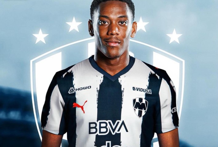 Martial có bến đỗ mới