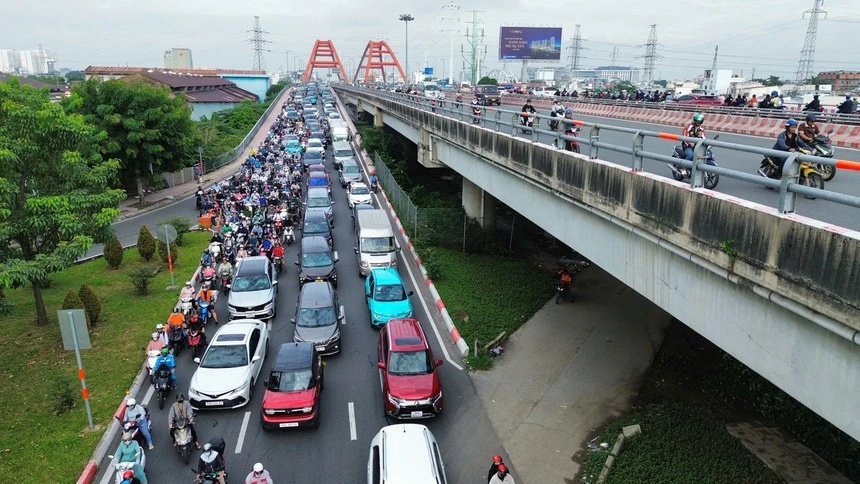 Thi công cầu Bình Triệu gây kẹt xe, TP.HCM tính phương án
