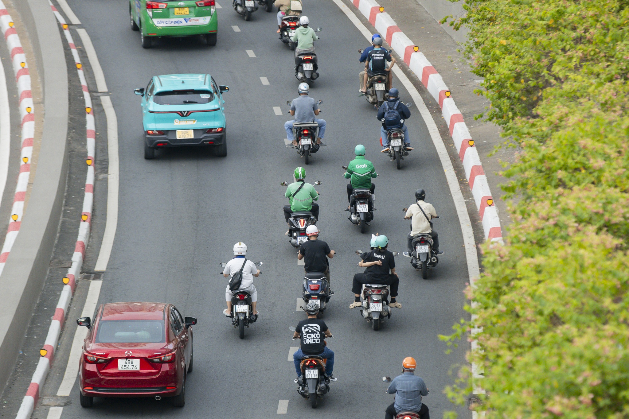 Điều này sẽ xảy ra khi 400.000 tài xế TP.HCM chuyển sang xe điện