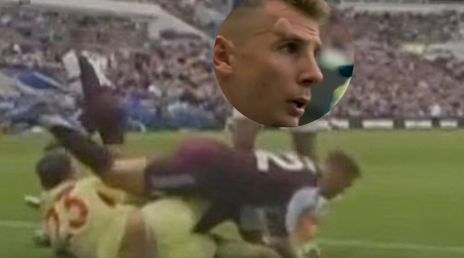 Emiliano Martinez làm đồng đội u đầu