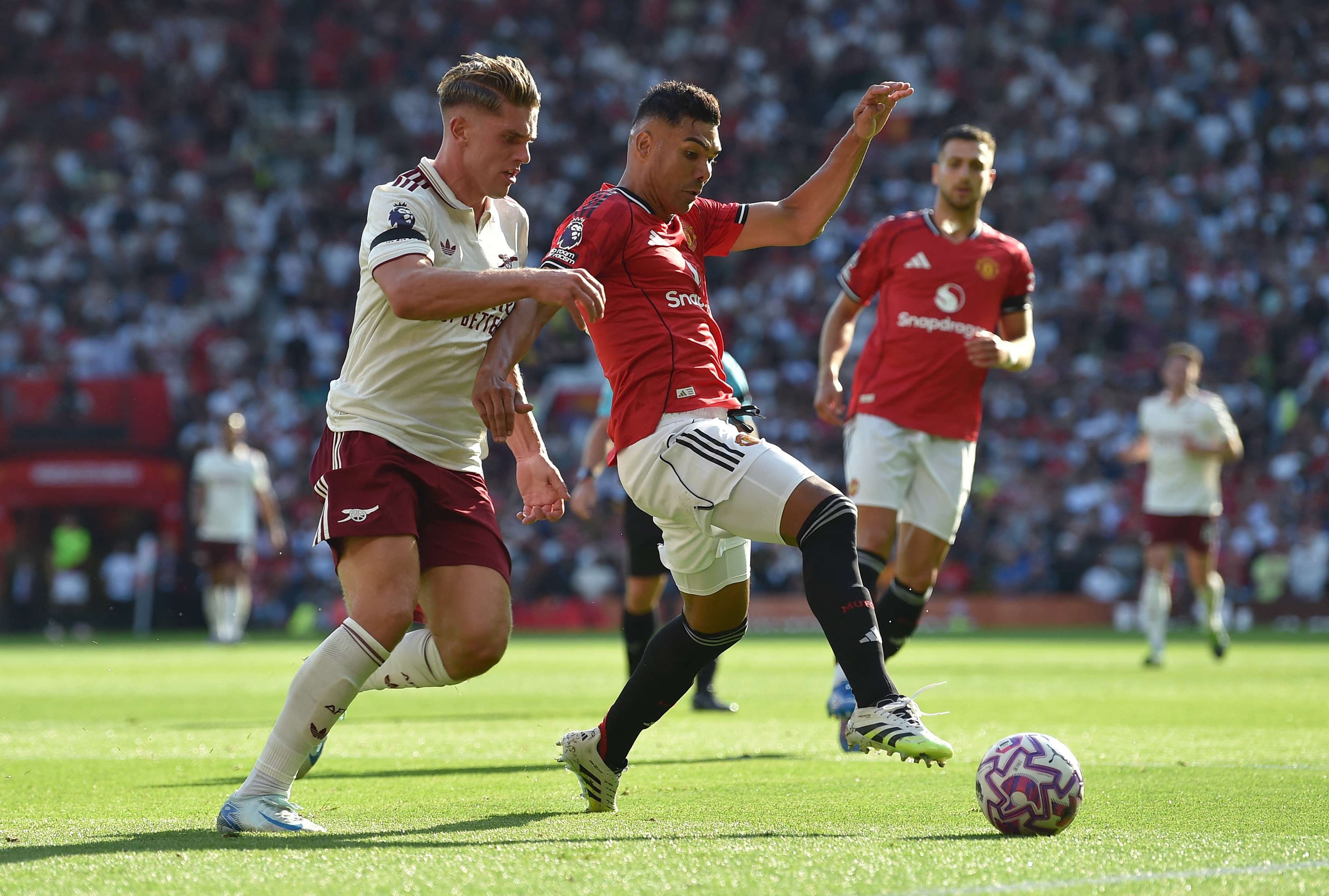 Casemiro hồi sinh ở MU