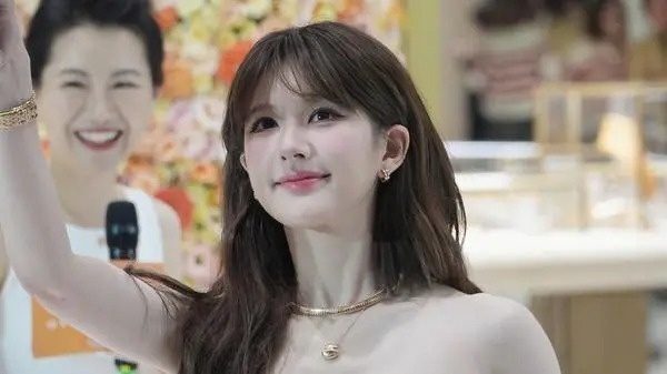 Triệu Lộ Tư tức giận