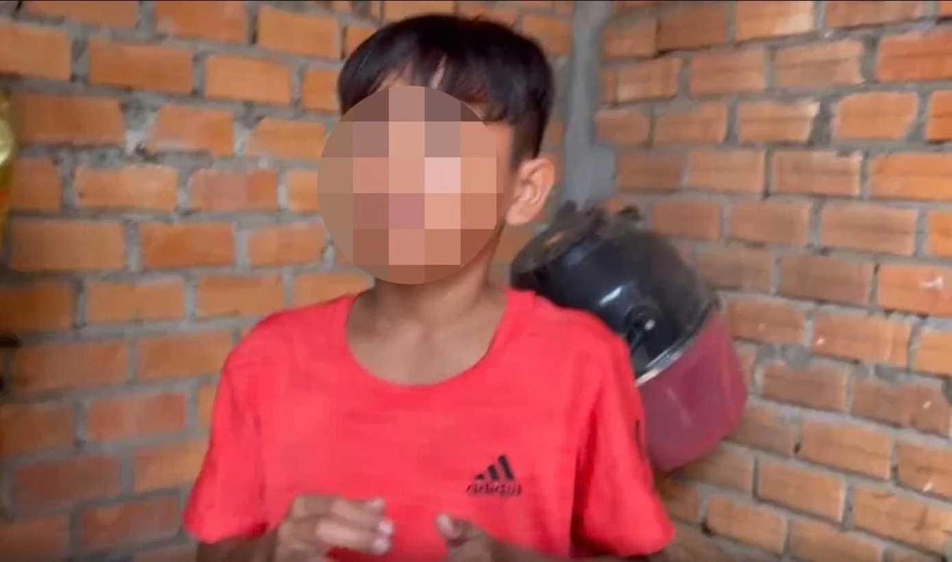 Hoàn cảnh éo le của cậu bé cứu bạn trong vụ thảm sát ở Đắk Lắk