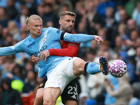 CĐV MU đòi bán 2 ngôi sao