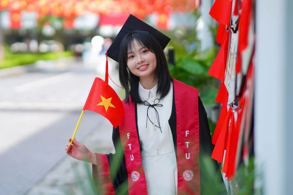 Nữ sinh tốt nghiệp Đại học Ngoại thương với 100% điểm A