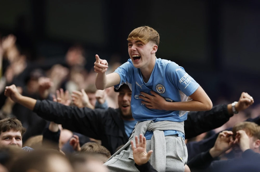 236 triệu bảng của MU tan biến ở Etihad