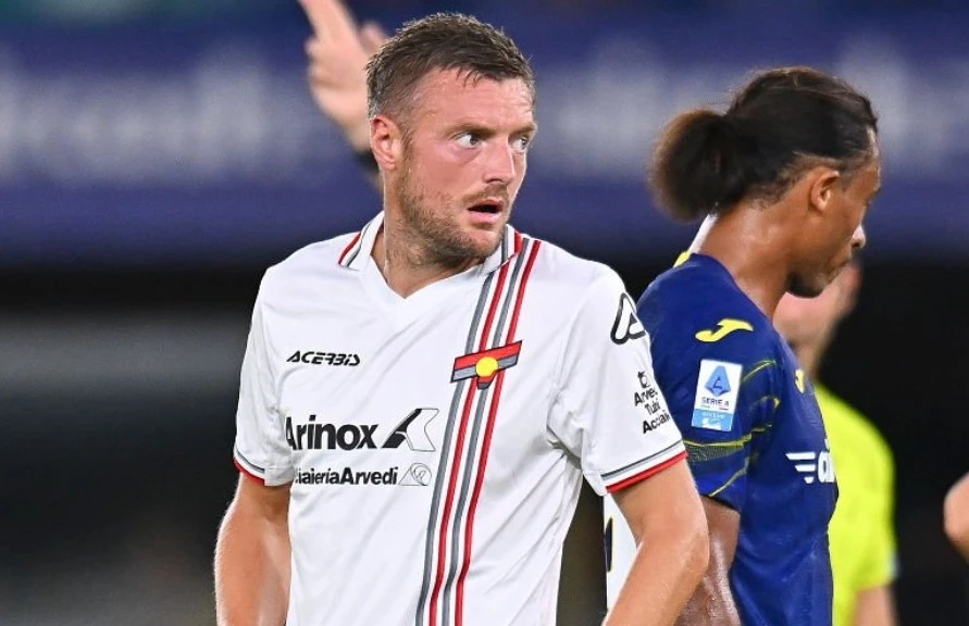 Vardy làm đội bóng mới đau đầu