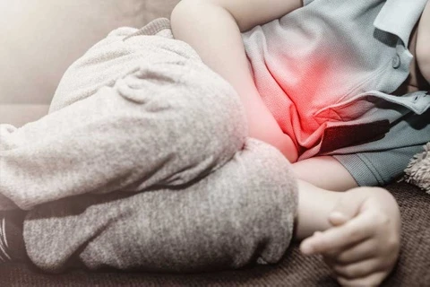 Bé trai nôn ra dịch đen, bác sĩ phát hiện bệnh nguy hiểm