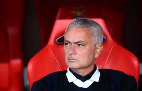 Mourinho cảnh báo, nhưng Amorim không nghe