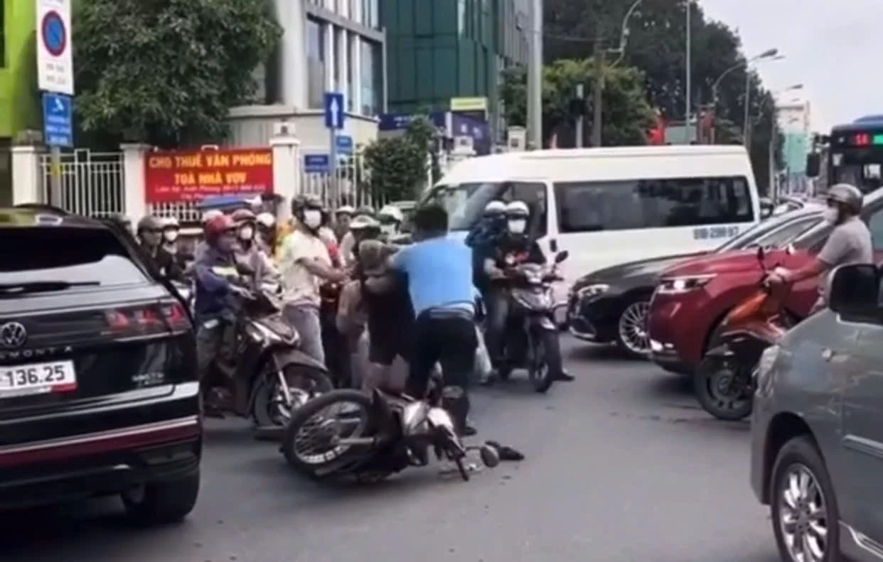 Bất ngờ lý do người đàn ông đánh cụ ông giữa trung tâm TP.HCM