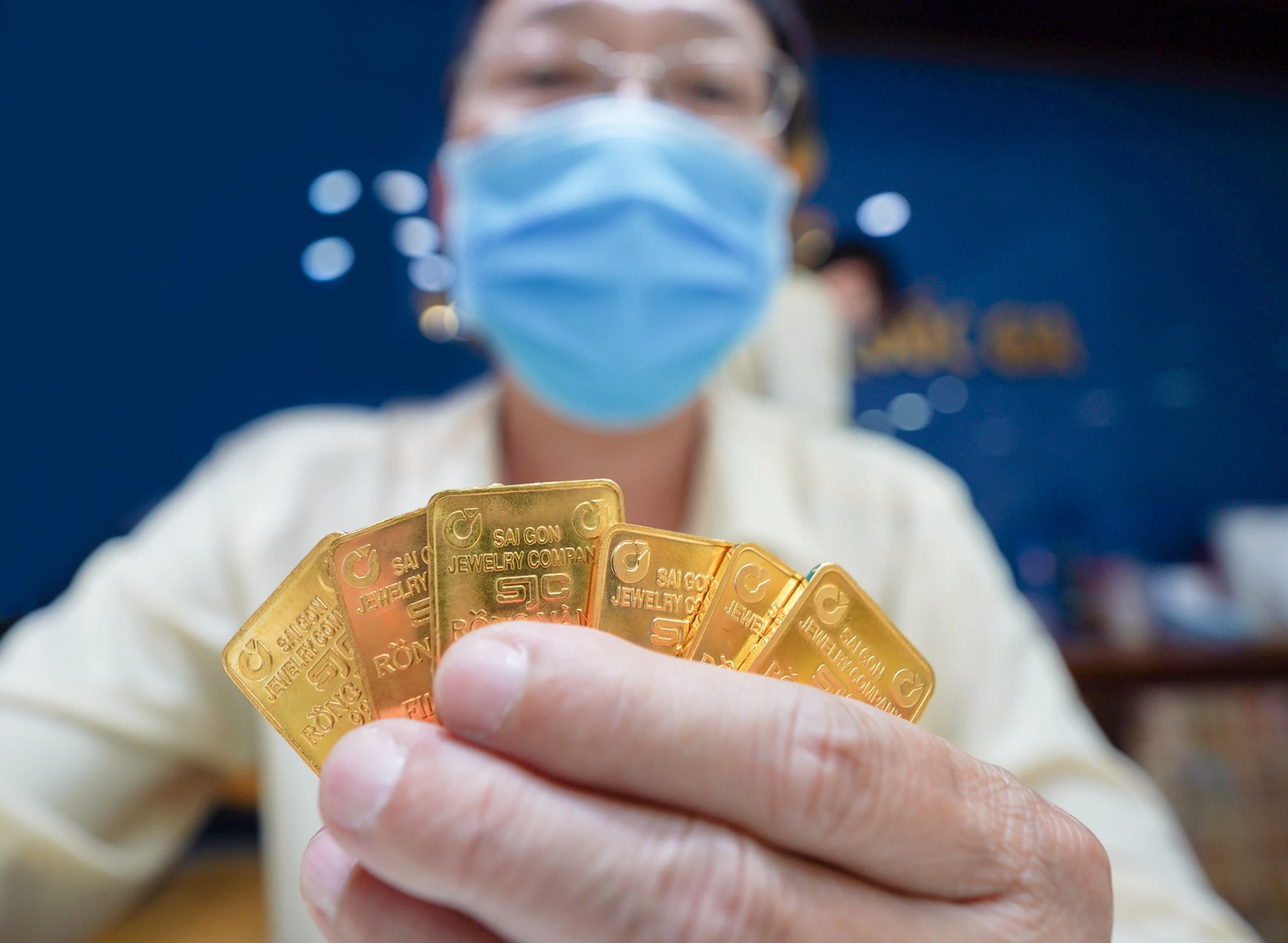 Giá vàng trong nước bất ngờ tăng cả triệu đồng