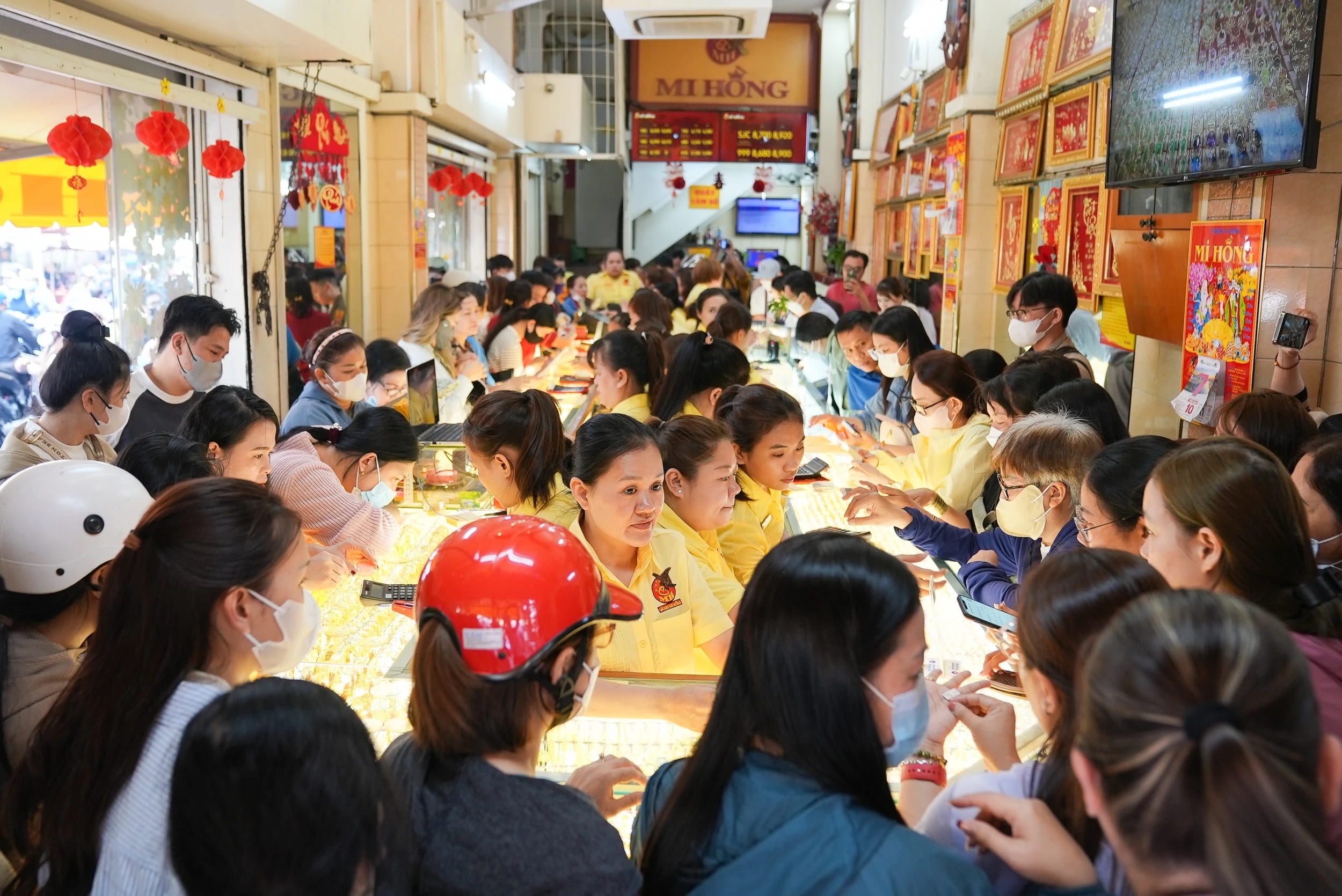 Thủ tướng yêu cầu thu hẹp chênh lệch giá vàng trong nước với thế giới