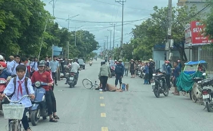Nam sinh lớp 6 bị ôtô tông tử vong trên đường đi học về