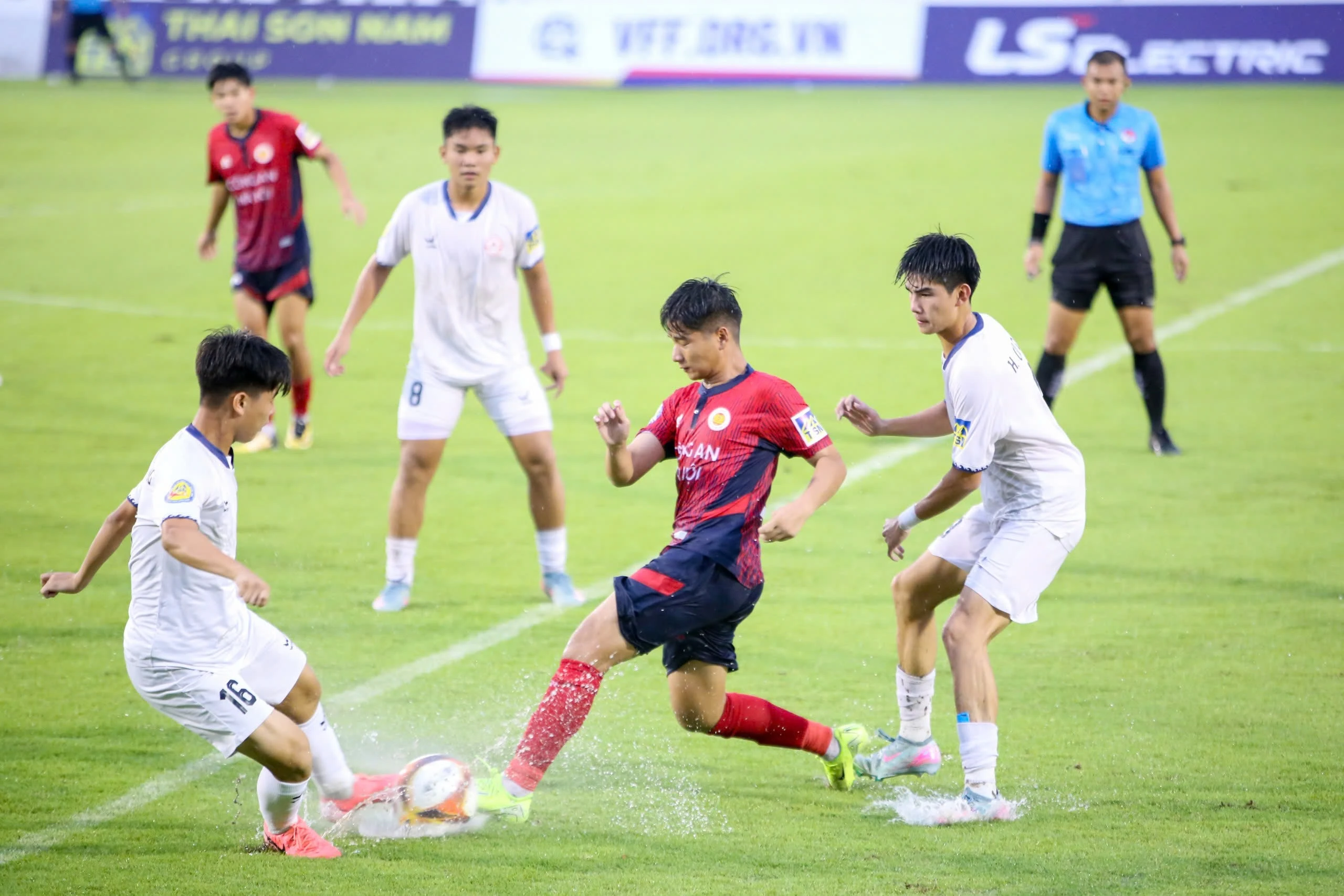 Bóng đá TP.HCM hòa CAHN ở VCK U17 Quốc gia