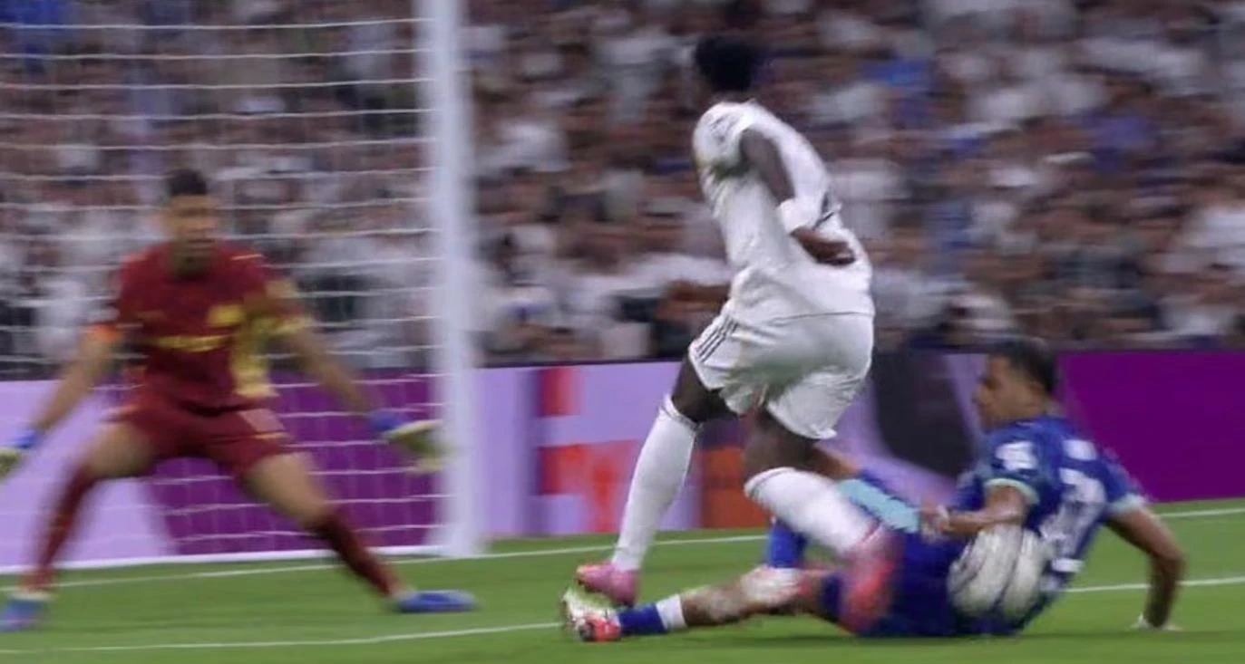 Quả penalty dành cho Real bị coi là scandal
