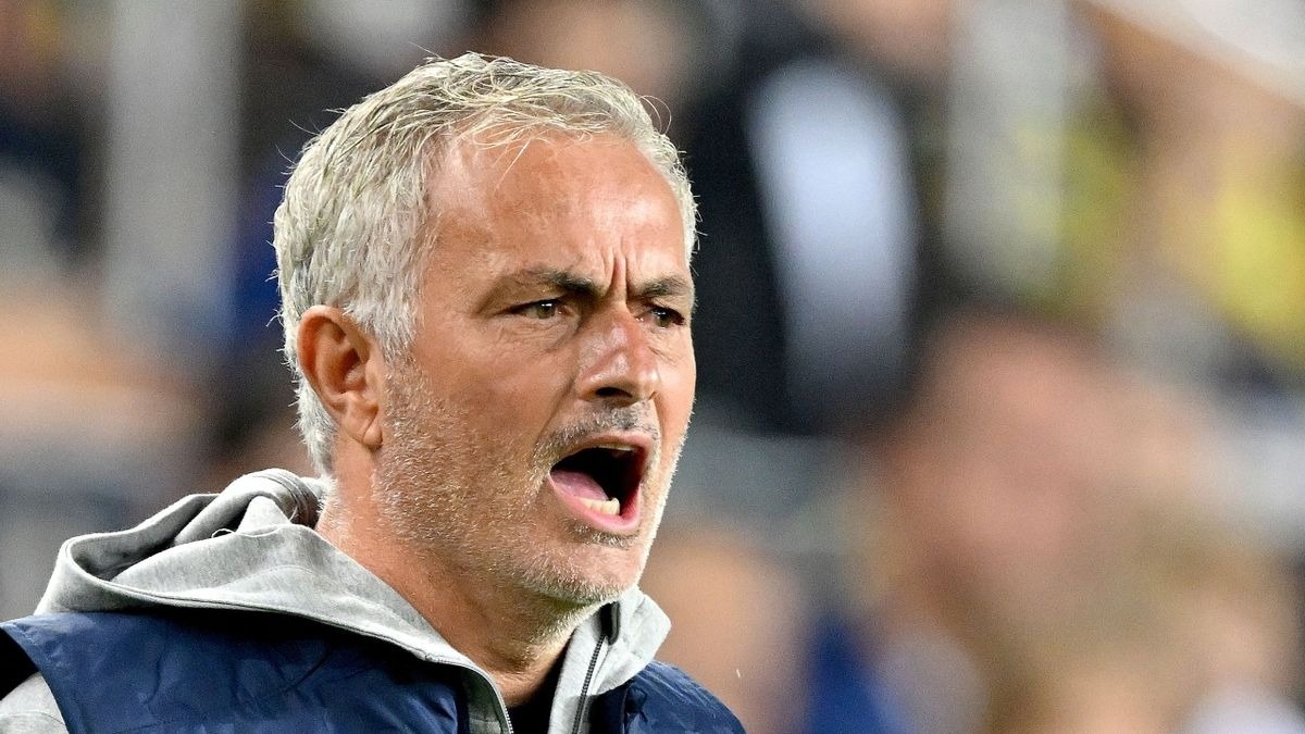 Mourinho sắp tái xuất