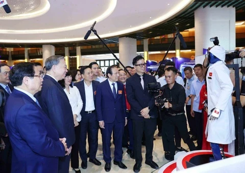 Vinmec gây ấn tượng với robot y tế 'Make in Vietnam'