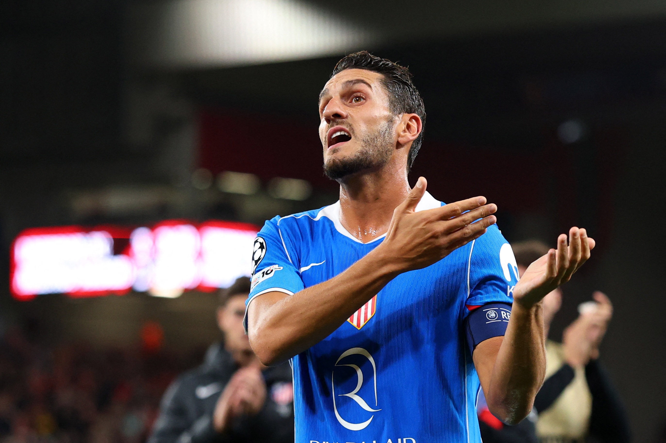 Hàng thủ lệch nhịp khiến Atletico sụp đổ