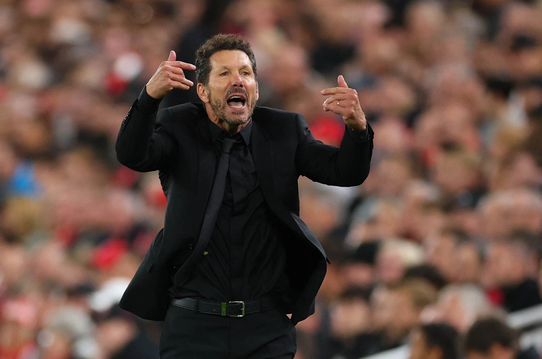 Lý do Simeone xô xát với CĐV