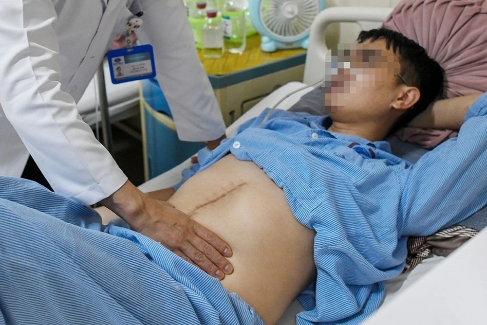 Mắc ung thư đại trực tràng ở tuổi 25