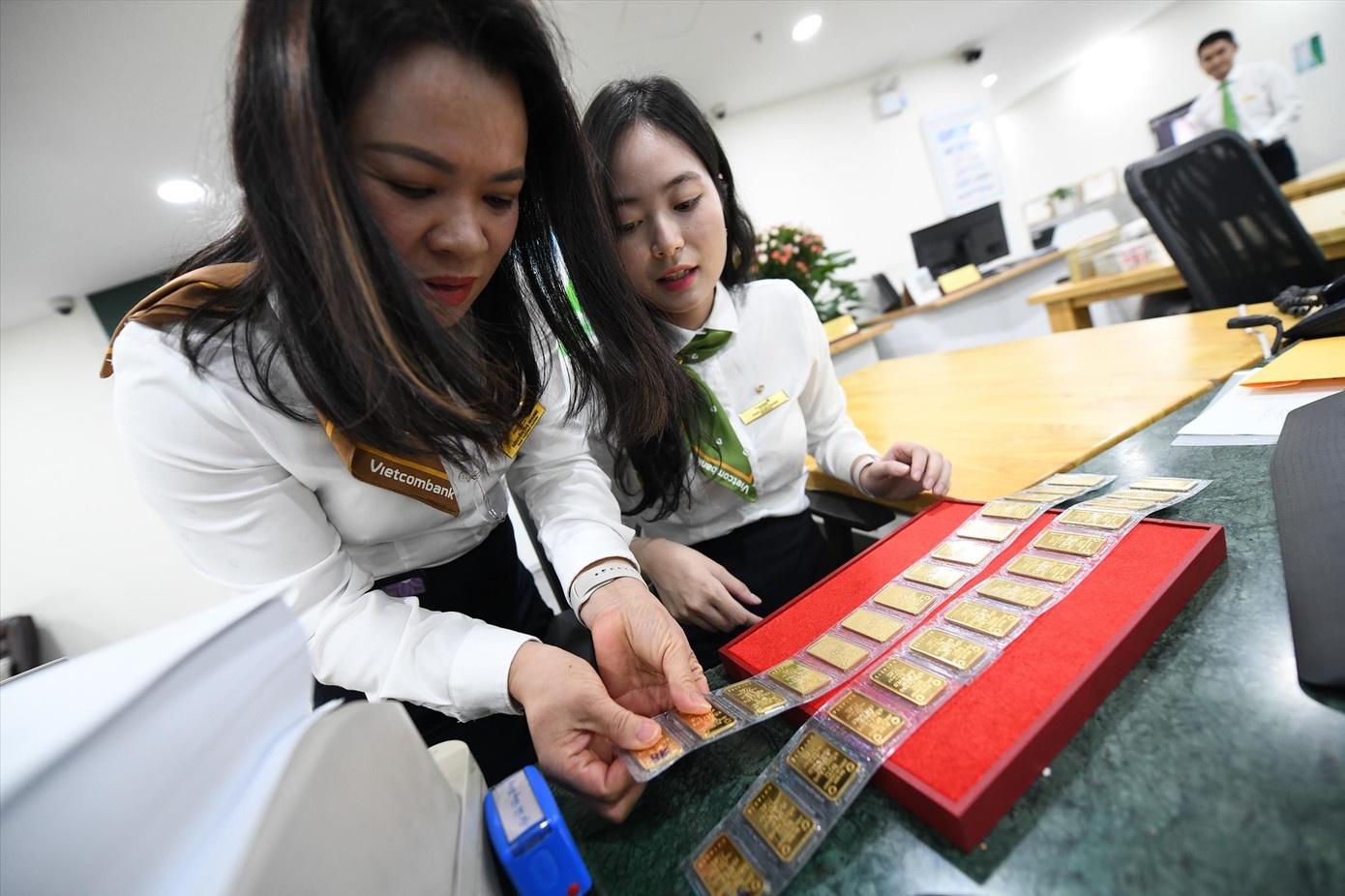 Áp thuế giao dịch vàng: Có ngăn được đầu cơ, giảm chênh lệch giá?