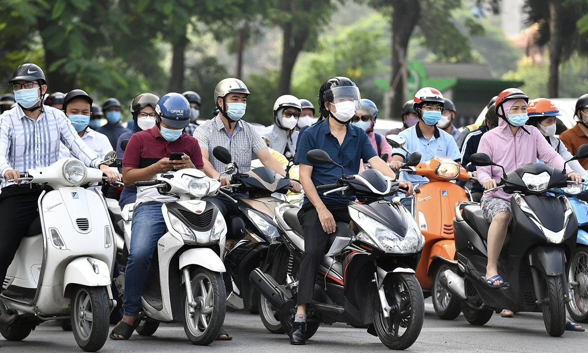 Hà Nội, TP.HCM sớm công khai lộ trình chuyển đổi xe xăng sang xe điện