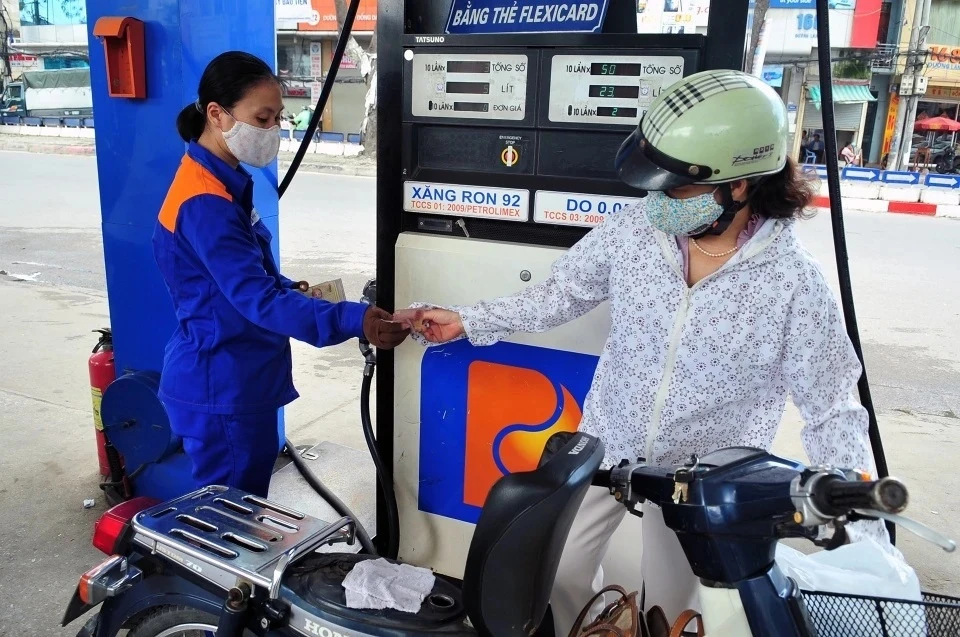 Giá xăng dầu cùng tăng