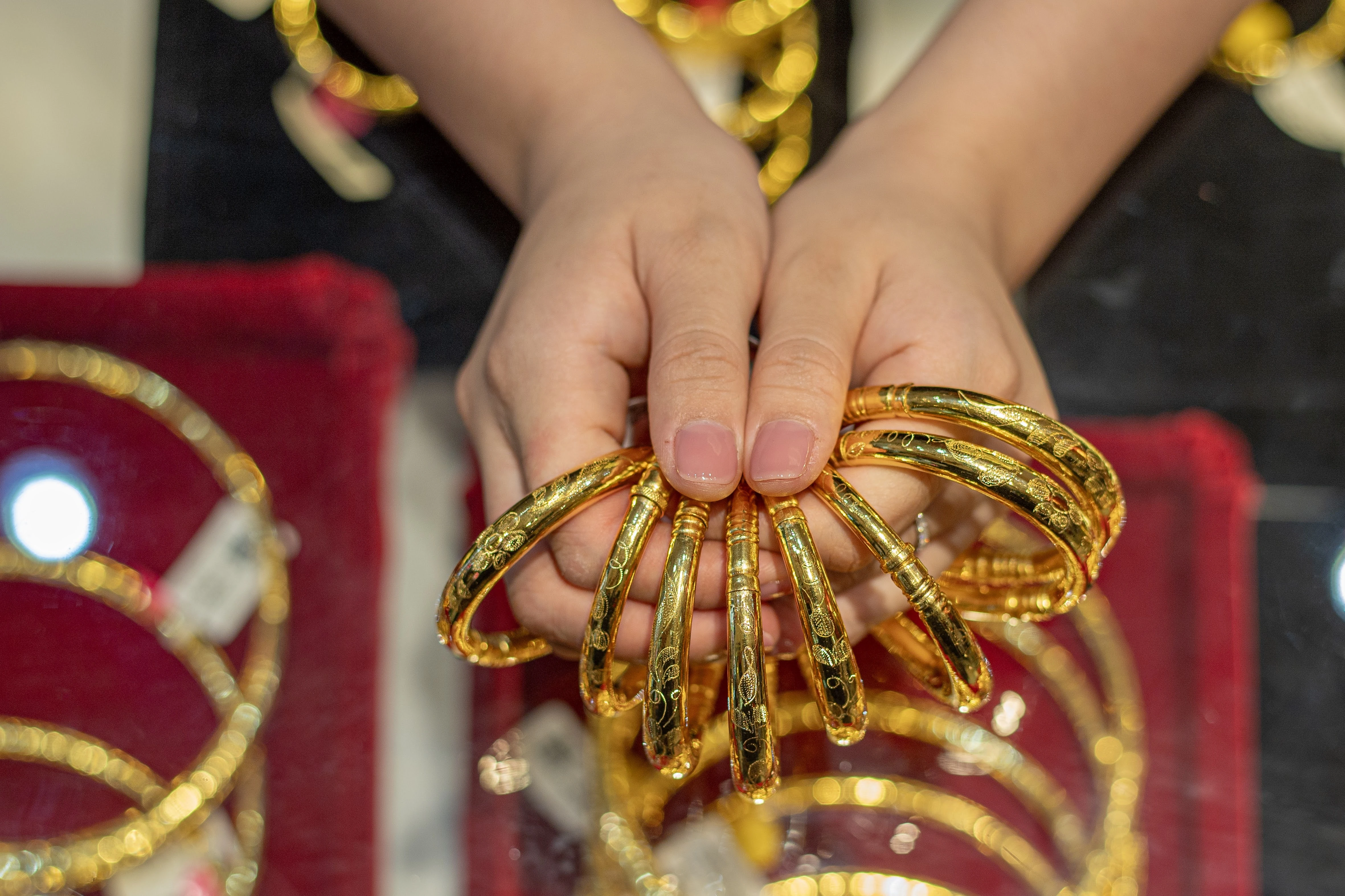 Giá vàng trong nước rớt thảm