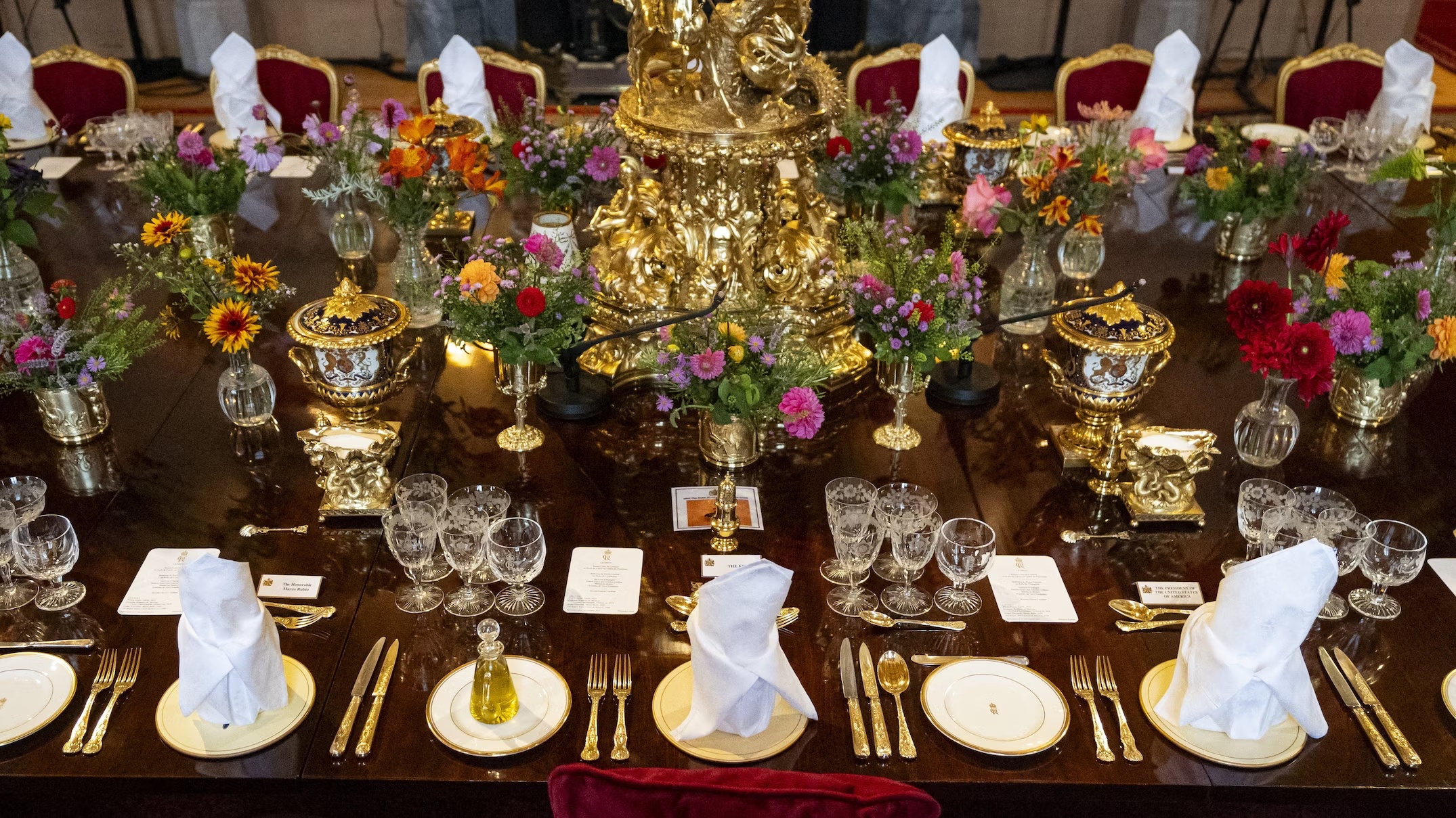 Có gì trong quốc yến xa xỉ thiết đãi ông Trump tại Lâu đài Windsor?