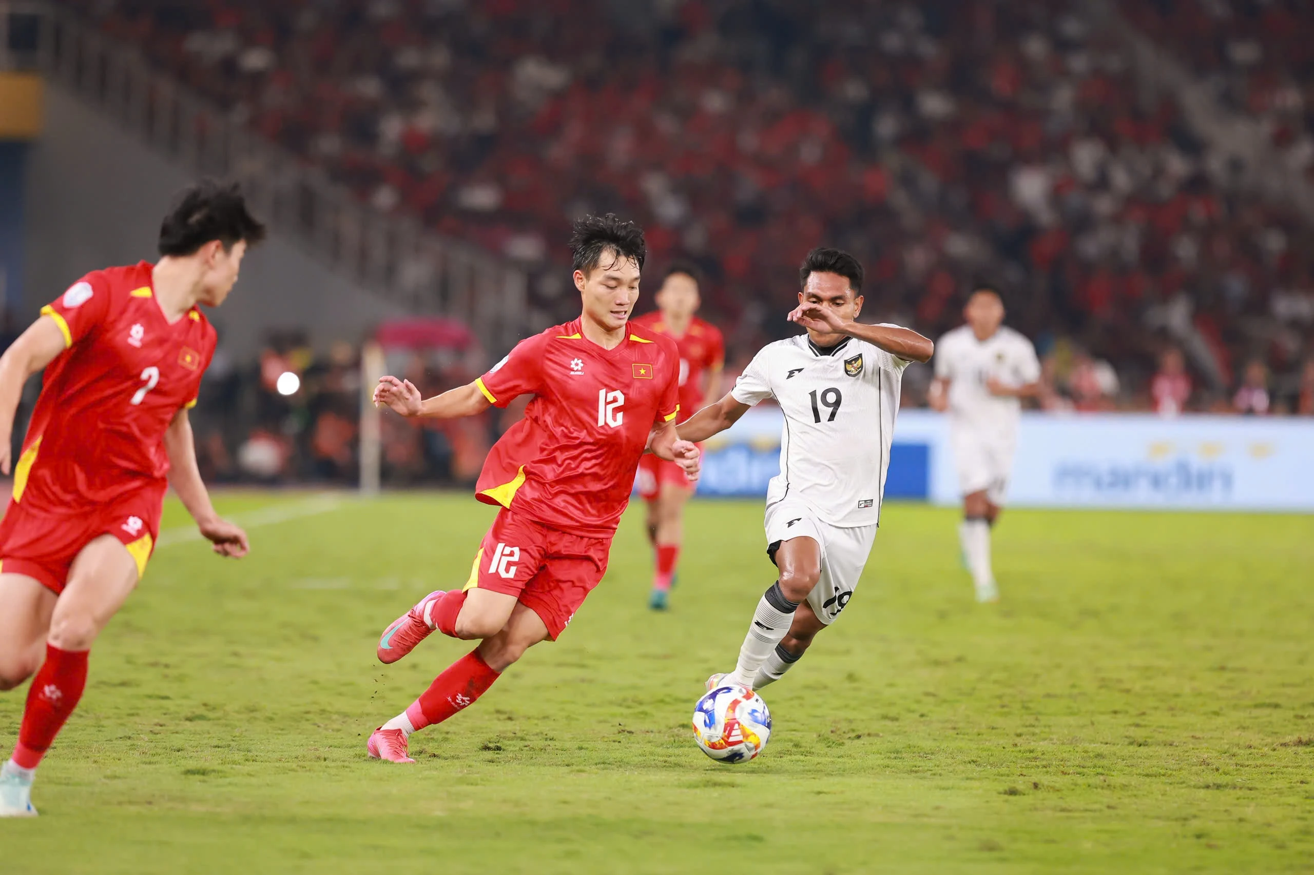 Tuyển Việt Nam tụt hạng FIFA