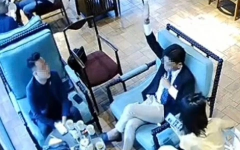 Thanh niên 'ra lệnh đánh người' ở quán cà phê có thể bị xử lý thế nào