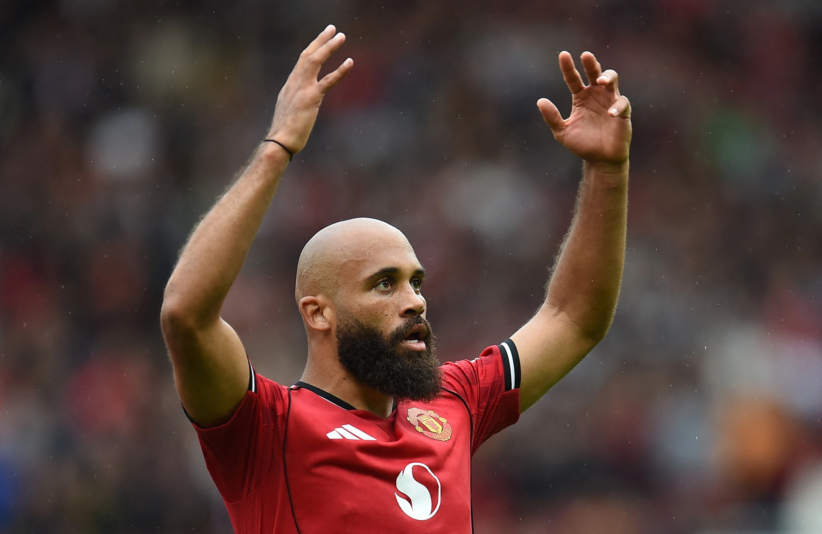 Mbeumo khiến Chelsea chao đảo