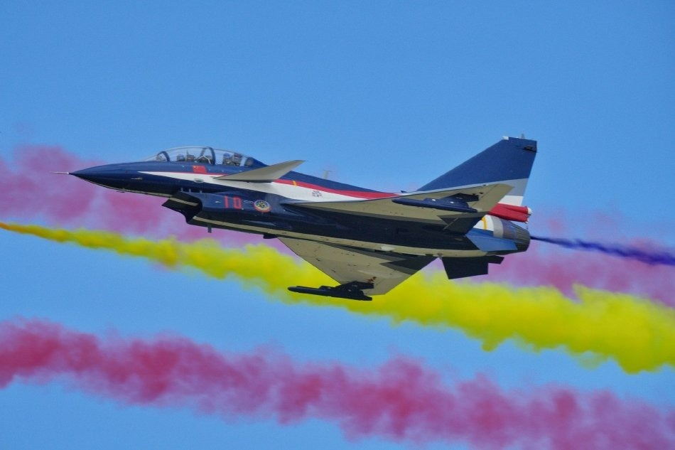 Loạt chiến đấu cơ Trung Quốc 'khiêu vũ trên không'