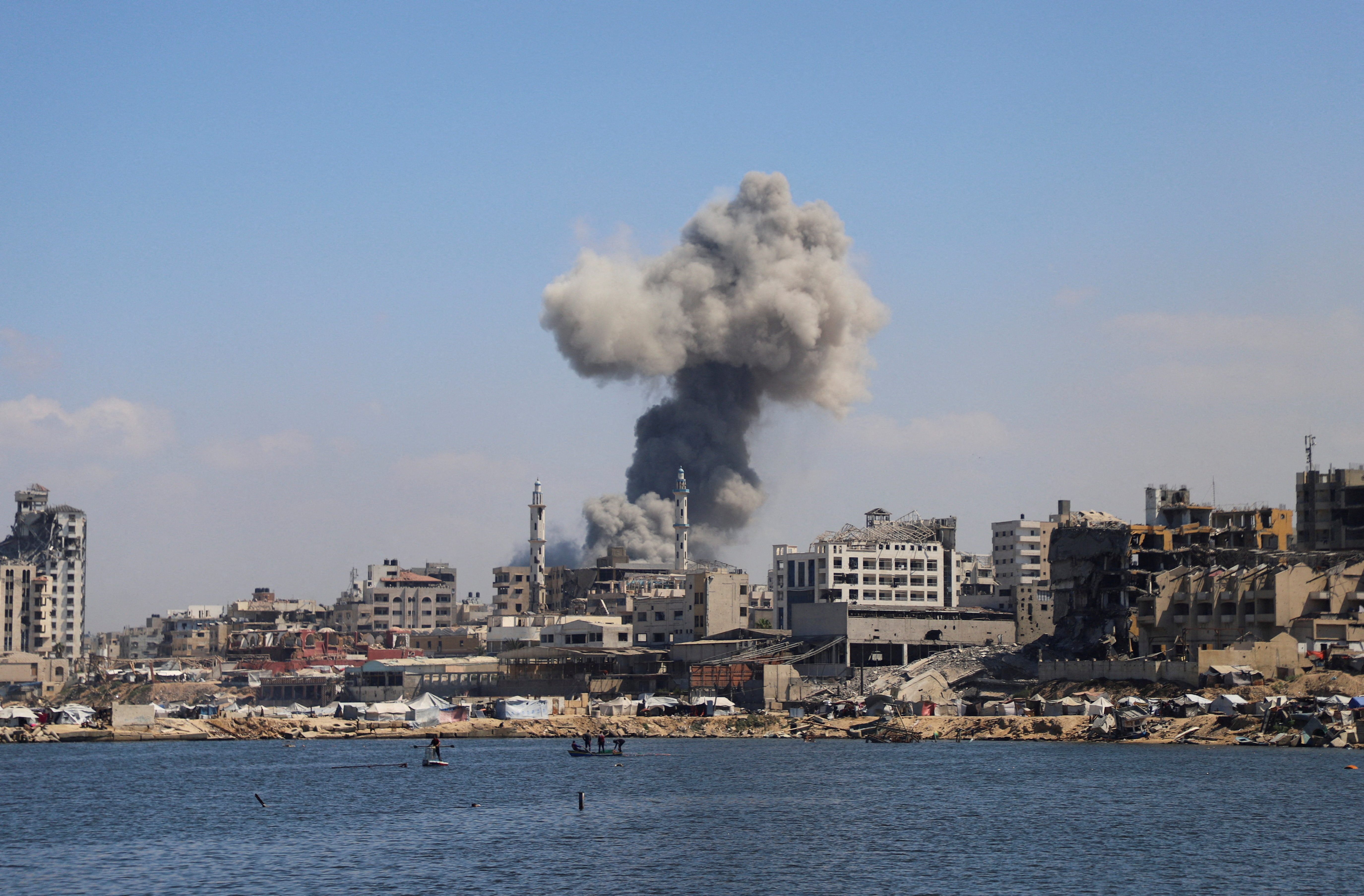 Xe tăng Israel áp sát Gaza