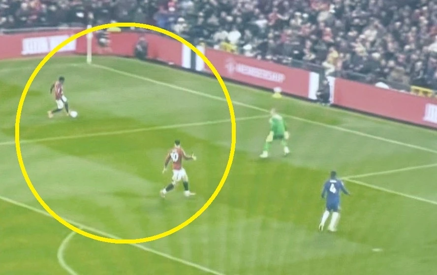 Pha bóng khiến CĐV MU nổi giận với Amad Diallo