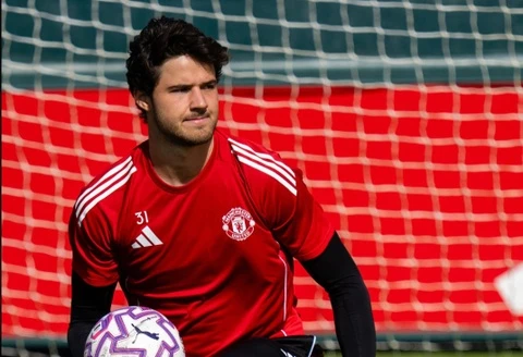 Lý do tân binh 18 triệu bảng chưa thể ra mắt MU